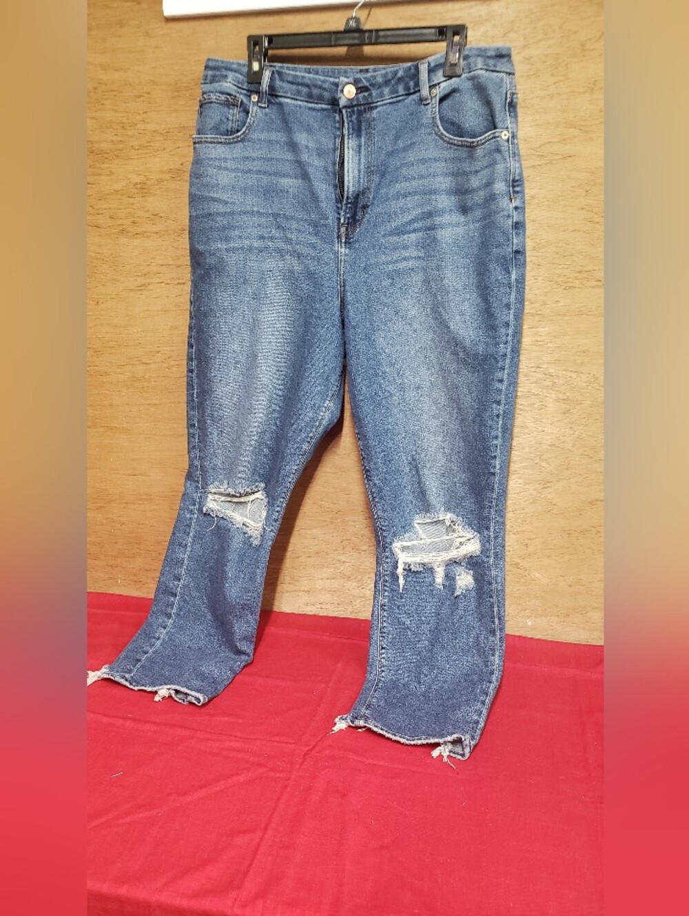 American Eagle Ladies Distressed Curvy Mom Jeans 16